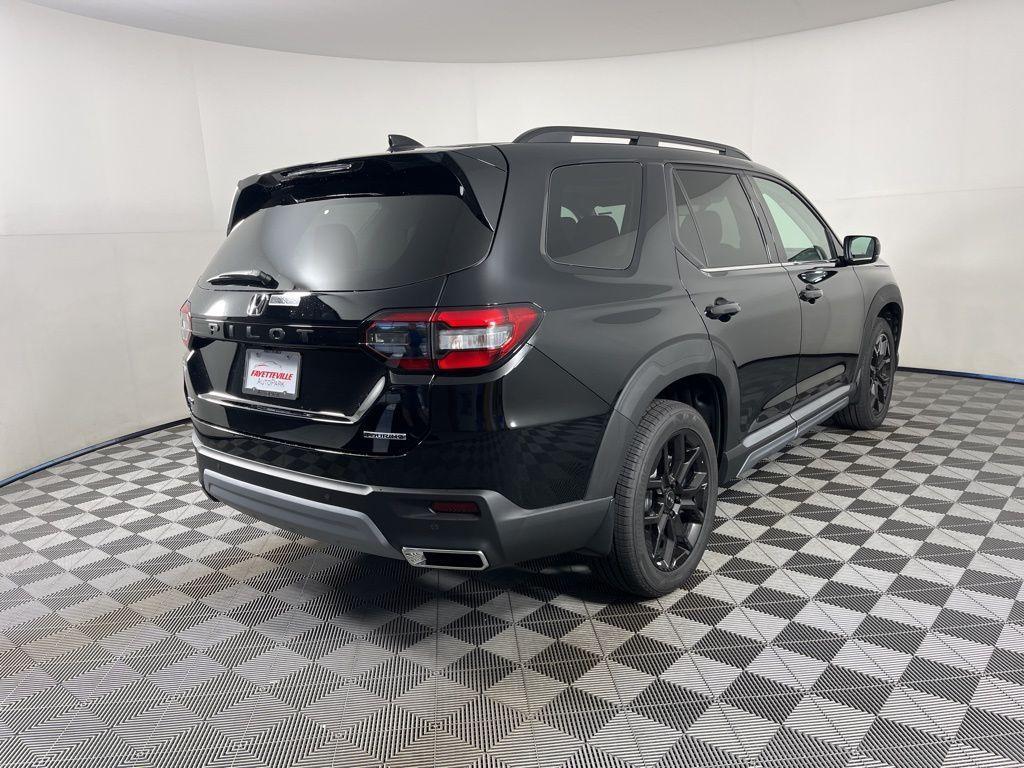 new 2025 Honda Pilot car, priced at $50,576