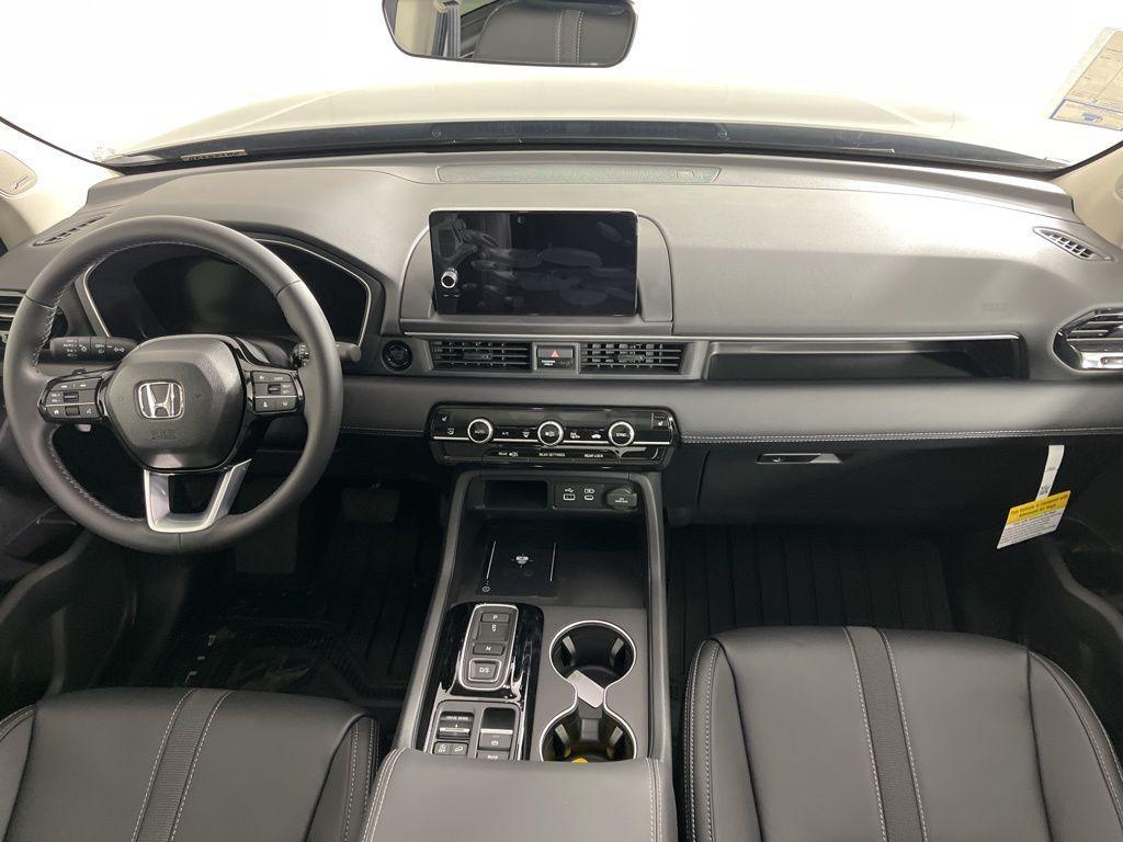 new 2025 Honda Pilot car, priced at $50,576