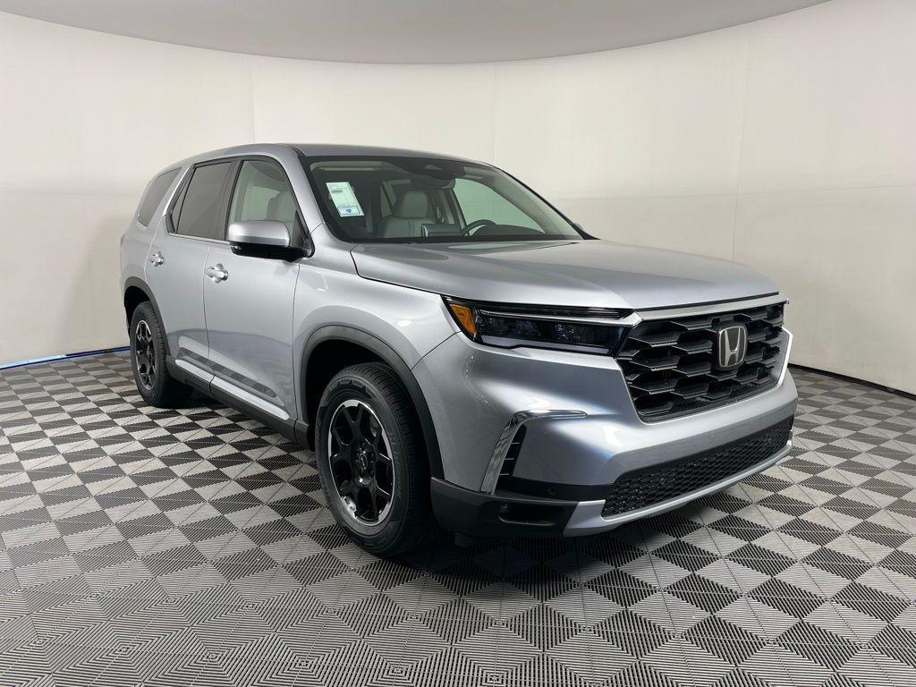 new 2025 Honda Pilot car, priced at $46,795