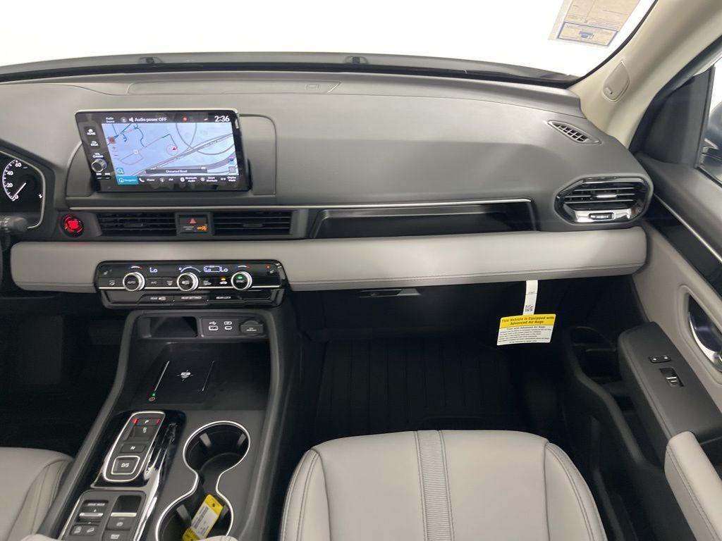 new 2025 Honda Pilot car, priced at $50,395