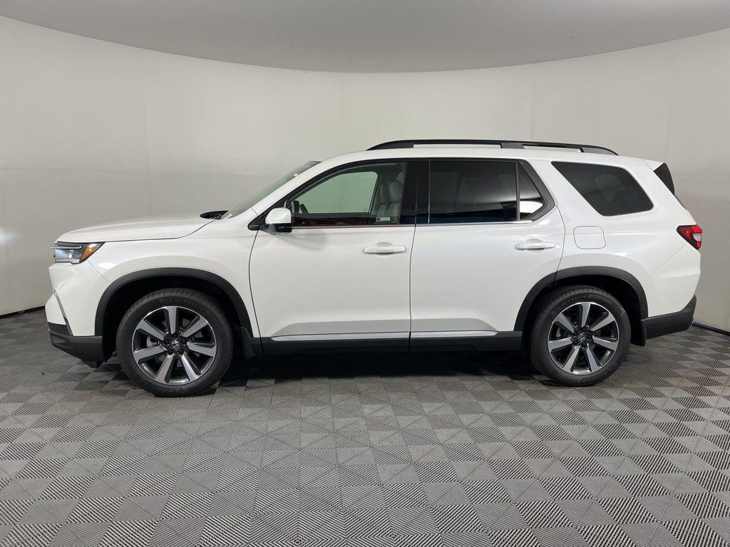 new 2025 Honda Pilot car, priced at $50,395