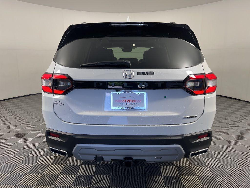 new 2025 Honda Pilot car, priced at $50,395