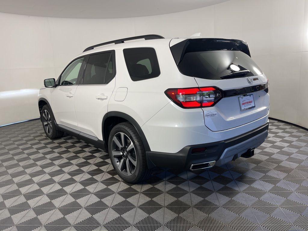 new 2025 Honda Pilot car, priced at $50,395