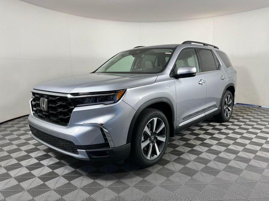 new 2025 Honda Pilot car, priced at $52,715