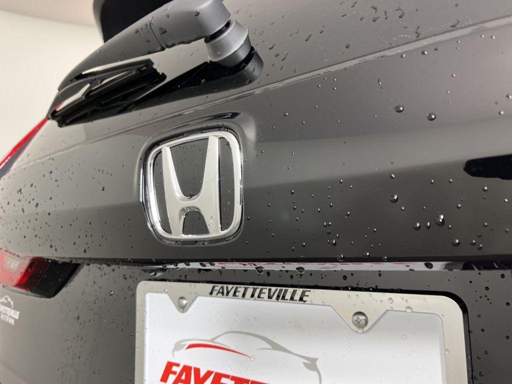 new 2025 Honda CR-V Hybrid car, priced at $39,045