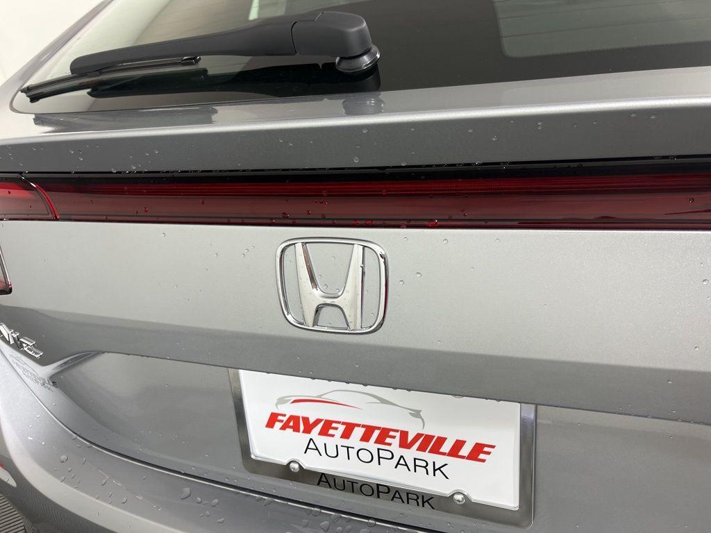 new 2025 Honda Civic Hybrid car, priced at $34,300