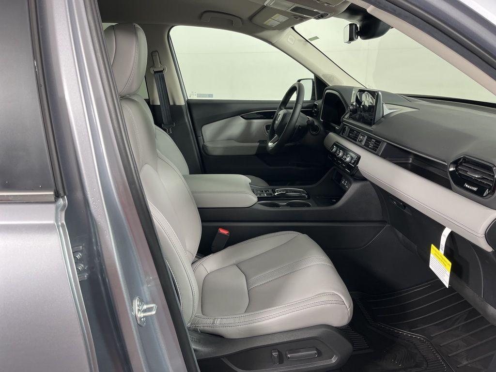 new 2025 Honda Pilot car, priced at $46,430