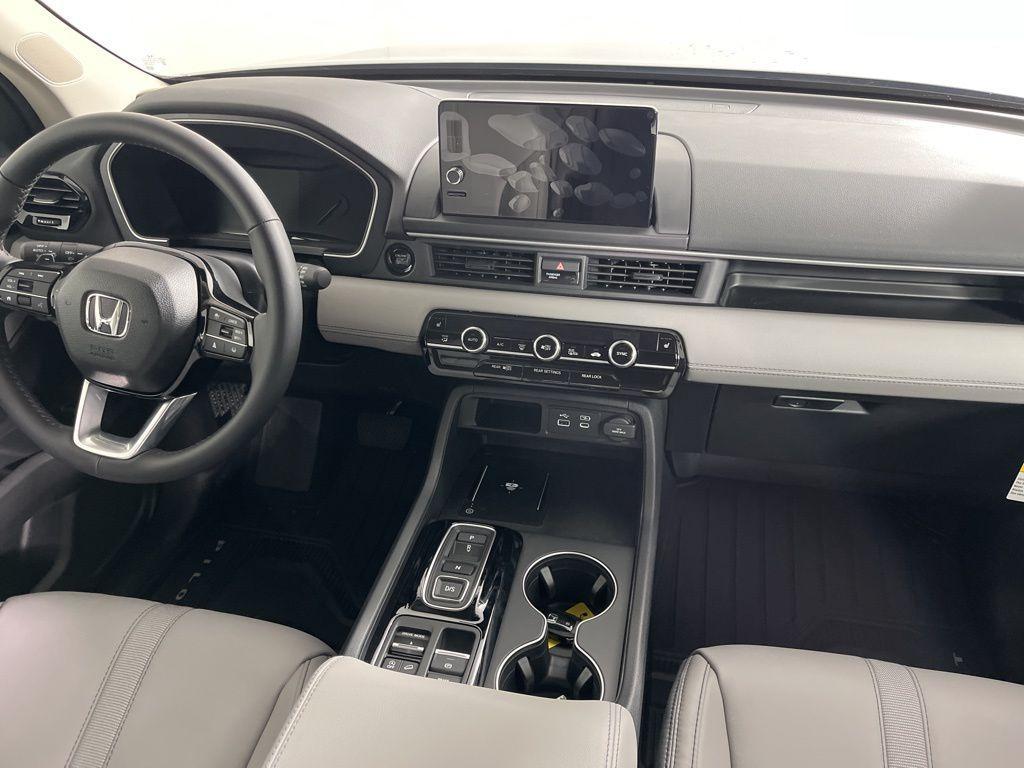 new 2025 Honda Pilot car, priced at $46,430
