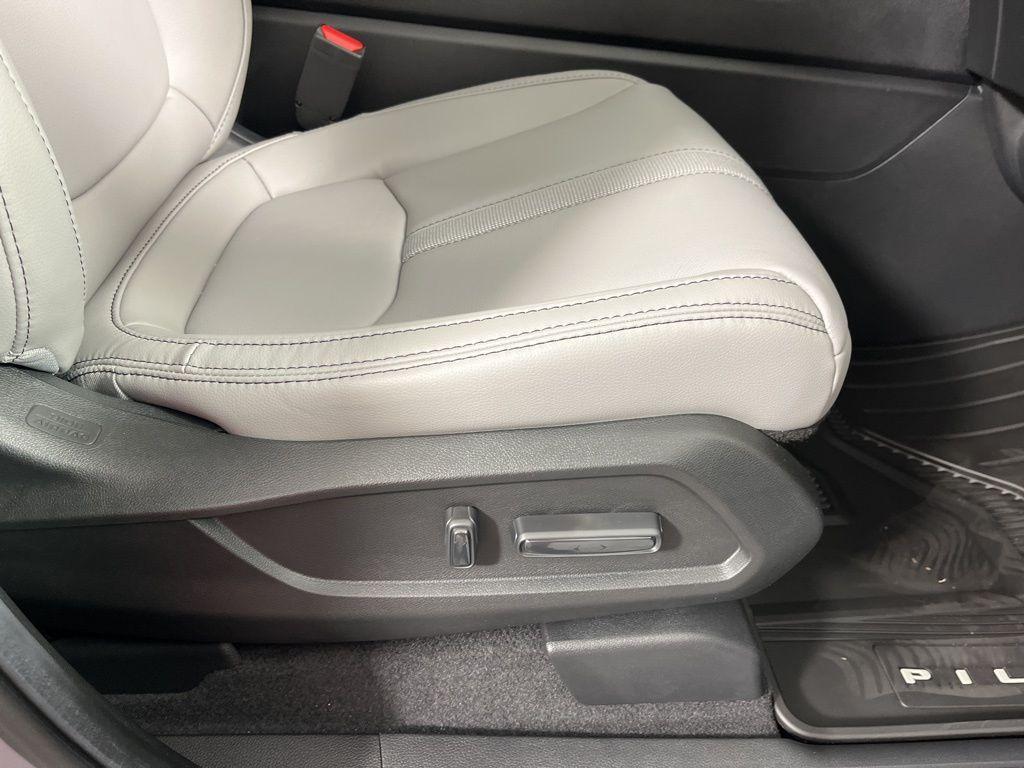 new 2025 Honda Pilot car, priced at $46,430