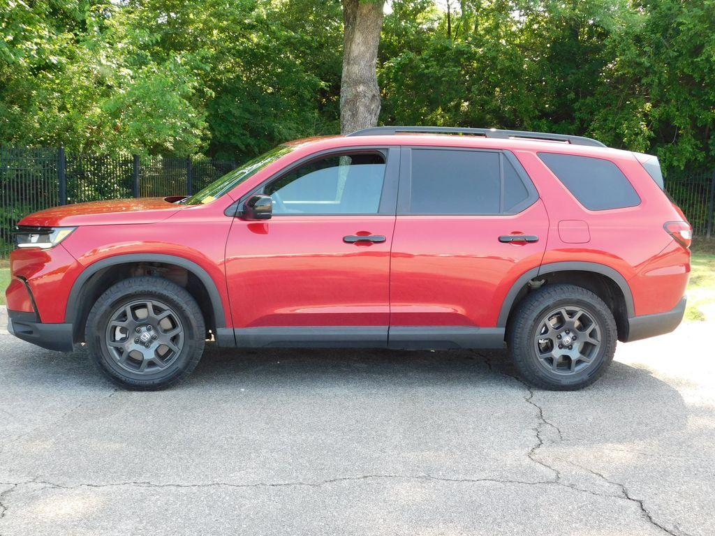 used 2025 Honda Pilot car, priced at $48,900