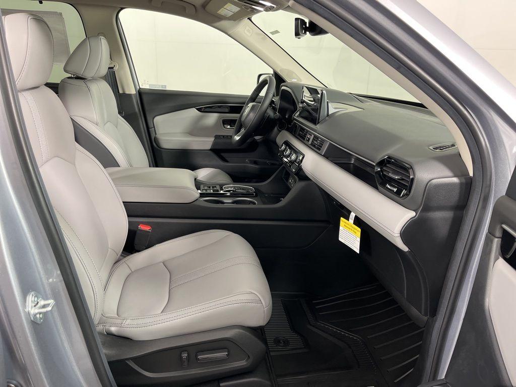 new 2025 Honda Pilot car, priced at $51,095