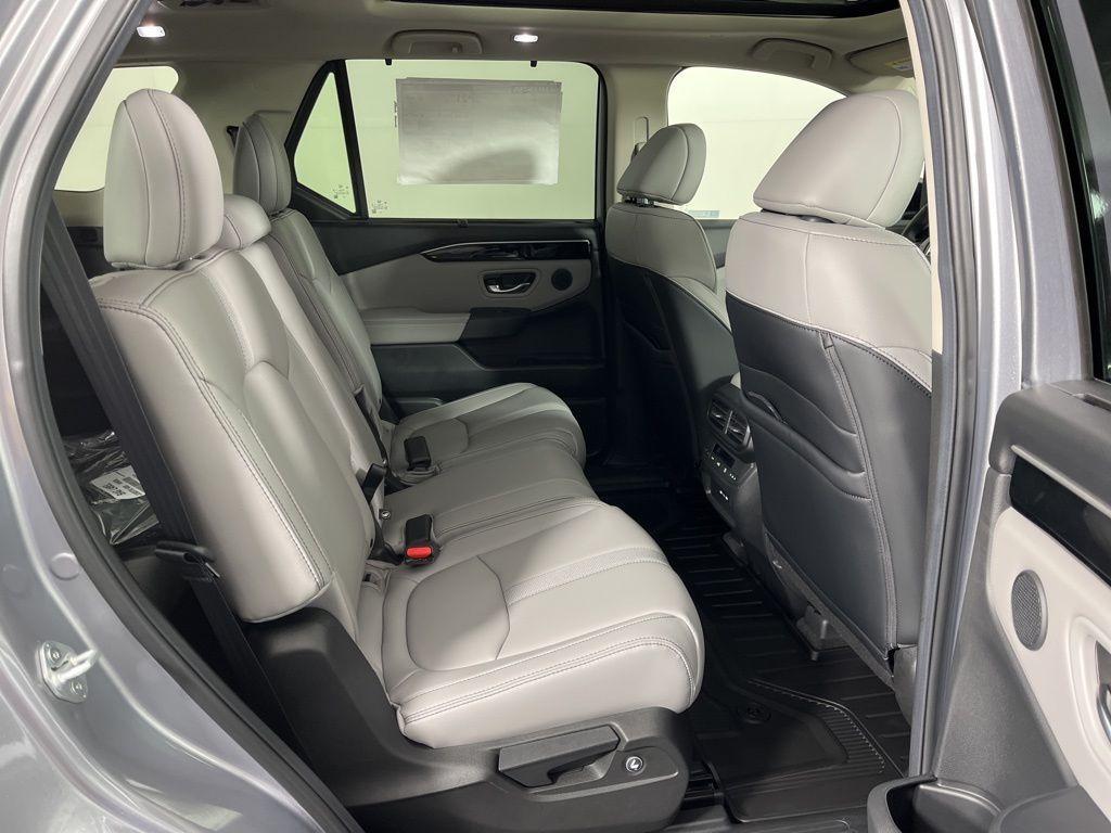 new 2025 Honda Pilot car, priced at $51,095