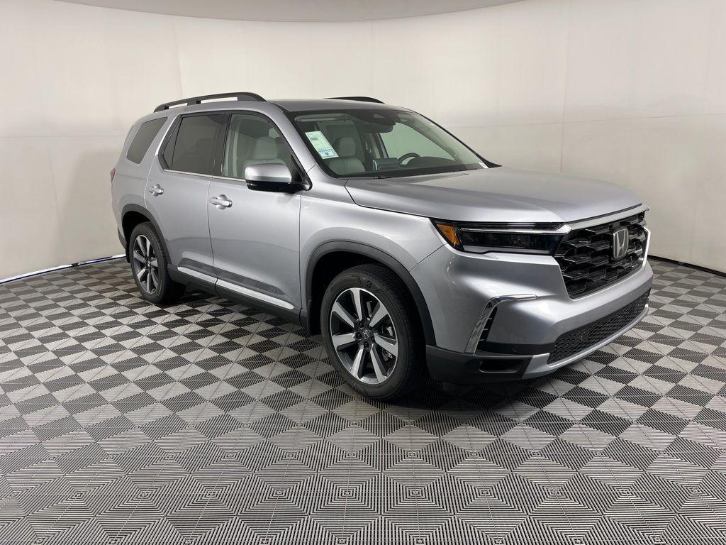 new 2025 Honda Pilot car, priced at $51,095