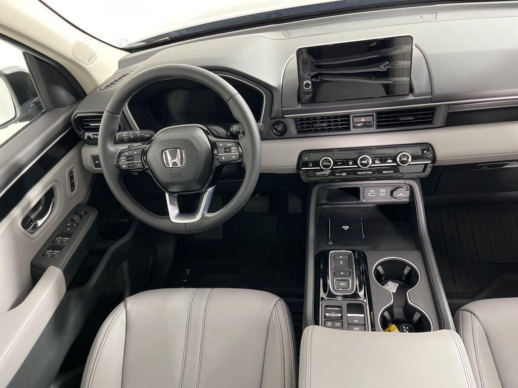 new 2025 Honda Pilot car, priced at $51,095
