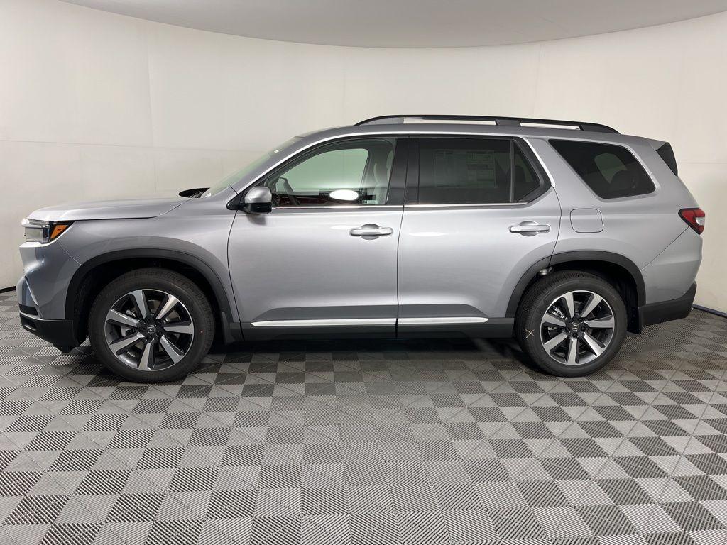 new 2025 Honda Pilot car, priced at $51,095