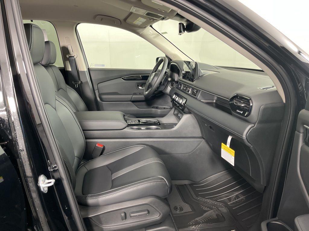 new 2025 Honda Pilot car, priced at $47,095