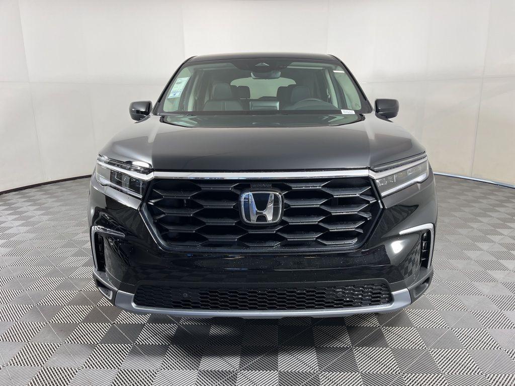 new 2025 Honda Pilot car, priced at $47,095