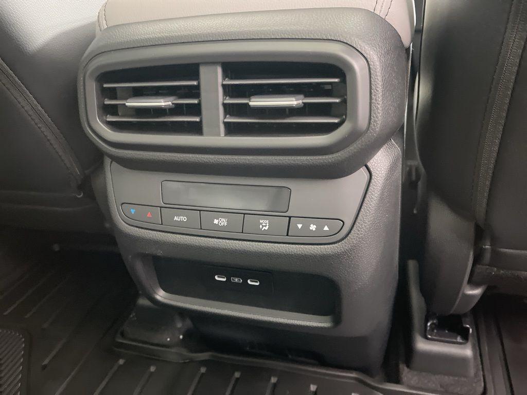 new 2025 Honda Pilot car, priced at $51,825