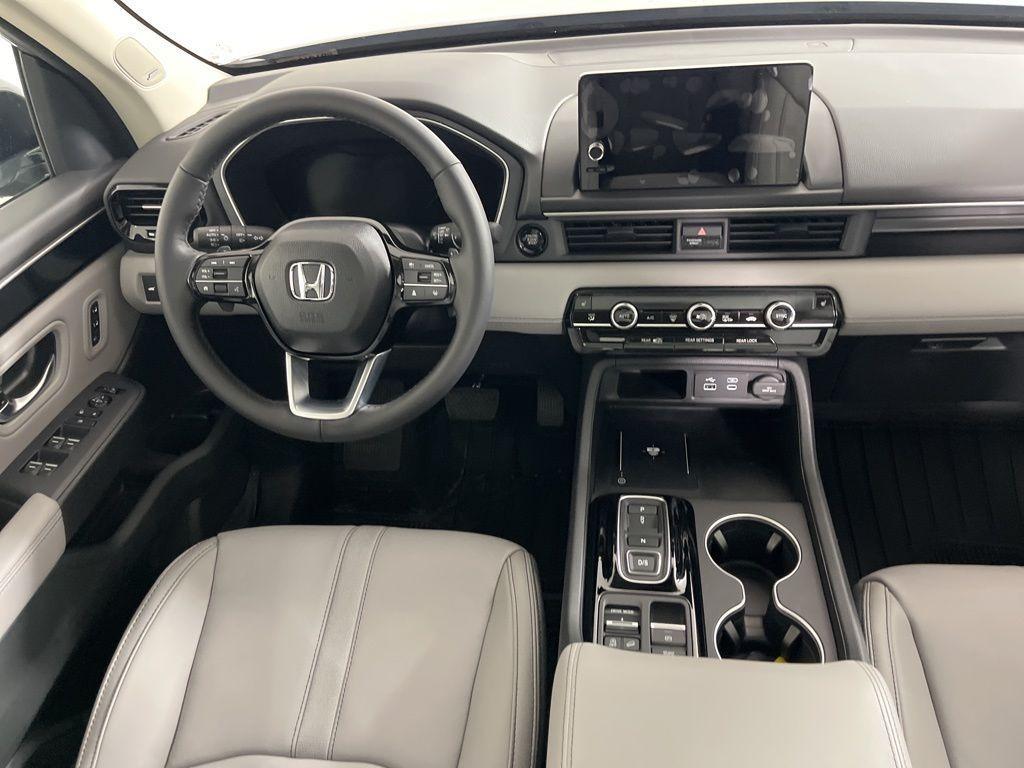 new 2025 Honda Pilot car, priced at $51,825