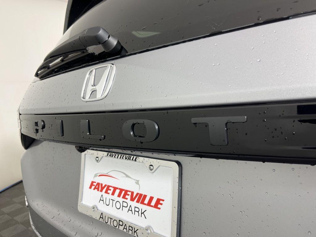 new 2025 Honda Pilot car, priced at $51,825