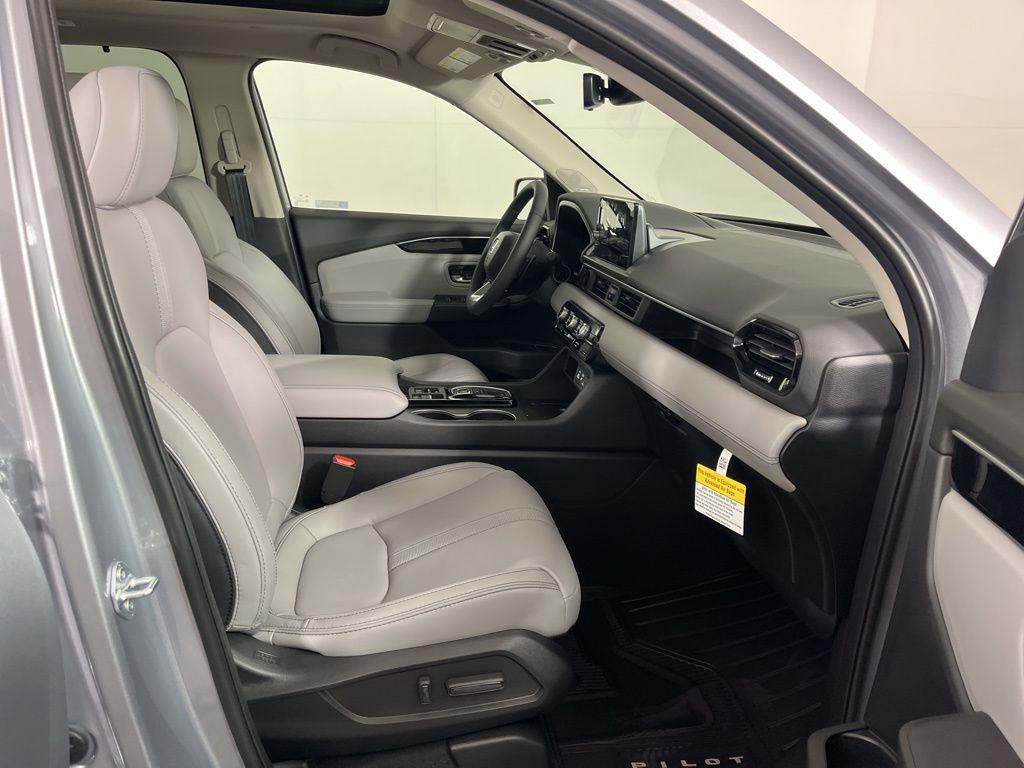 new 2025 Honda Pilot car, priced at $51,825