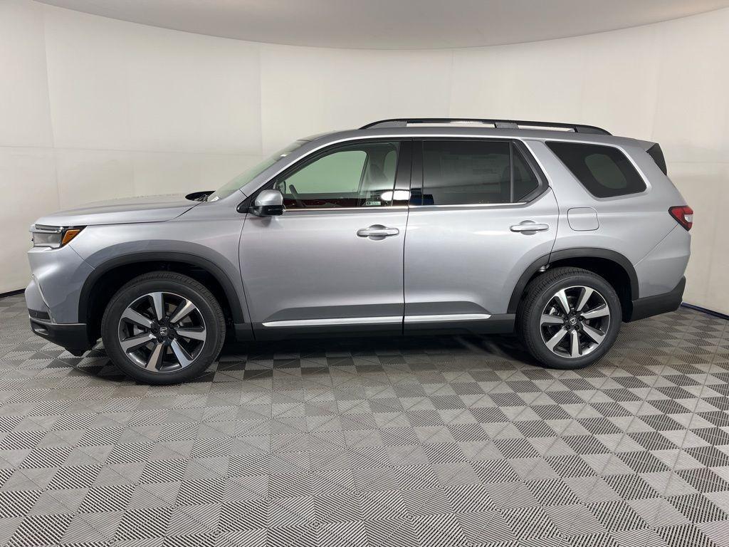new 2025 Honda Pilot car, priced at $51,825