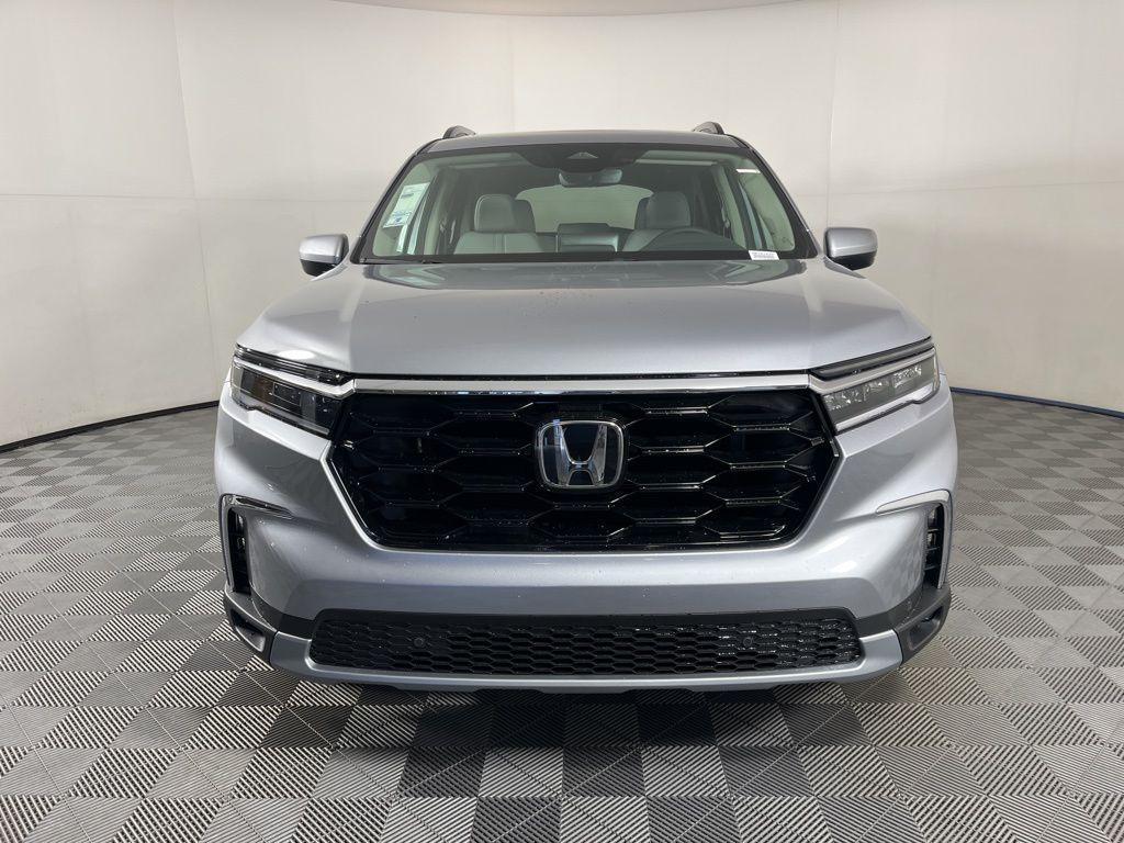 new 2025 Honda Pilot car, priced at $51,825