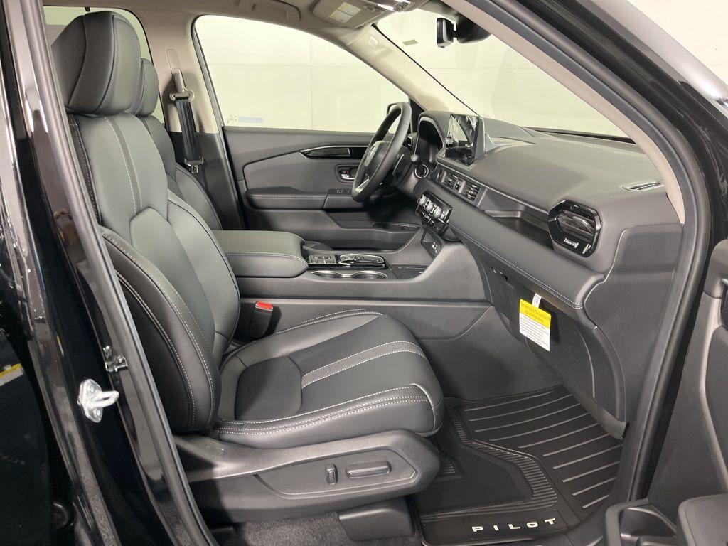 new 2025 Honda Pilot car, priced at $43,353