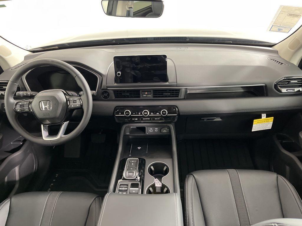 new 2025 Honda Pilot car, priced at $43,353