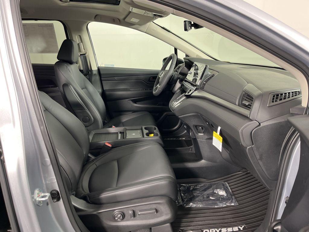 new 2026 Honda Odyssey car, priced at $44,290