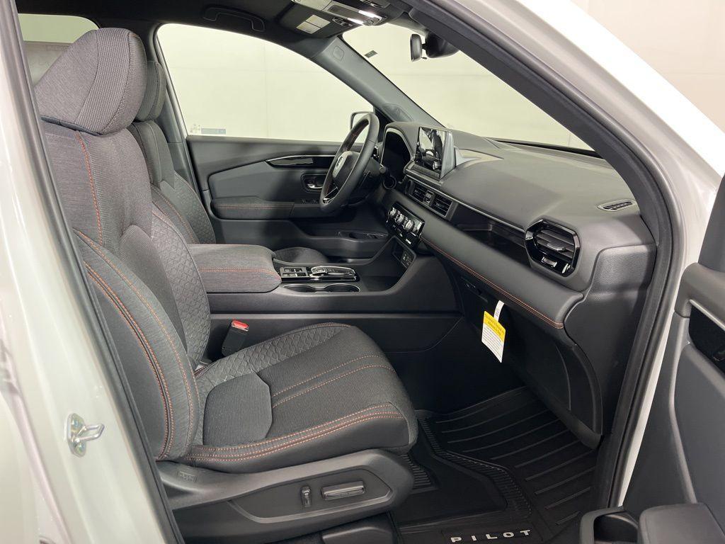 new 2025 Honda Pilot car, priced at $43,289