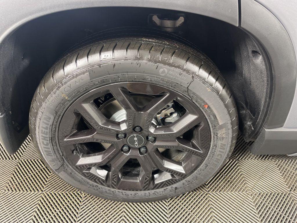 new 2025 Honda Pilot car, priced at $51,195