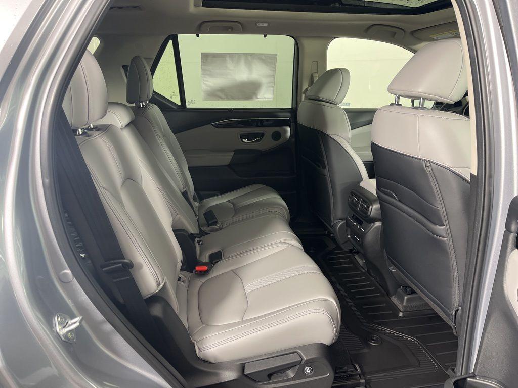 new 2025 Honda Pilot car, priced at $51,195