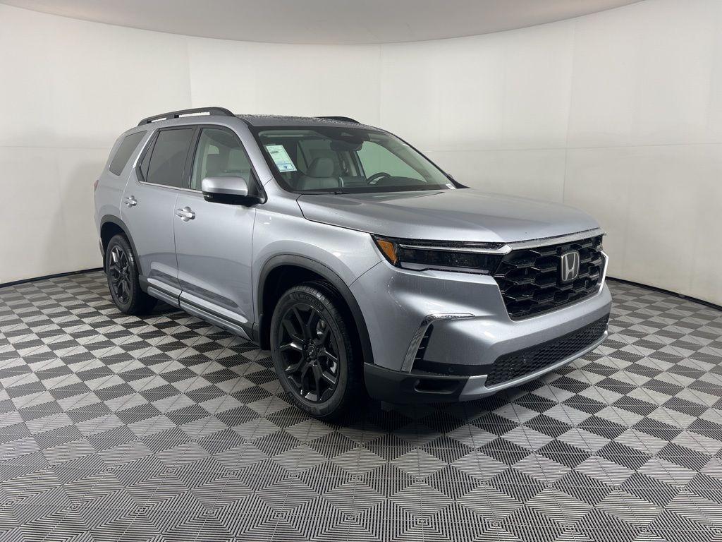 new 2025 Honda Pilot car, priced at $51,195