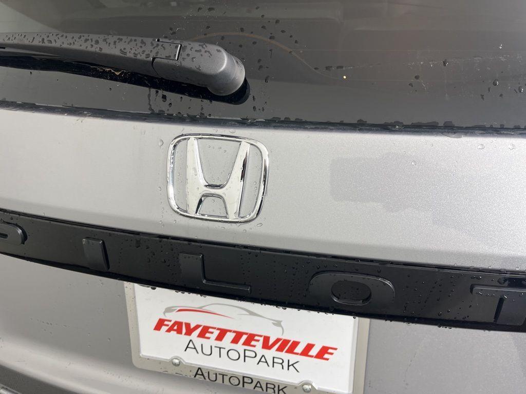 new 2025 Honda Pilot car, priced at $51,195