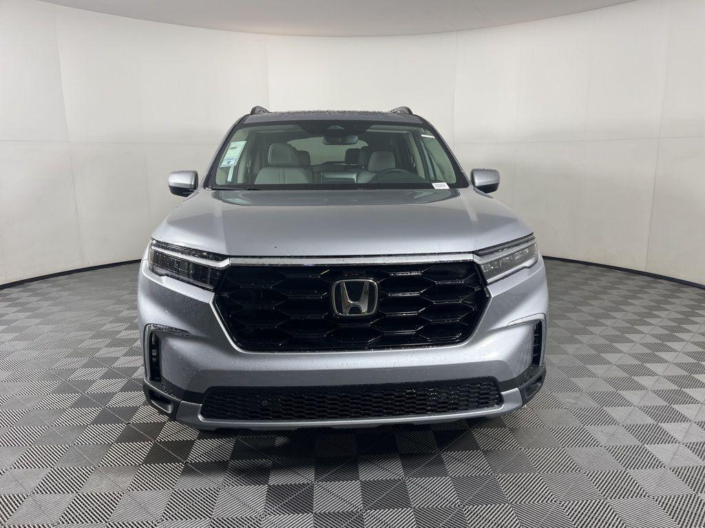 new 2025 Honda Pilot car, priced at $51,195