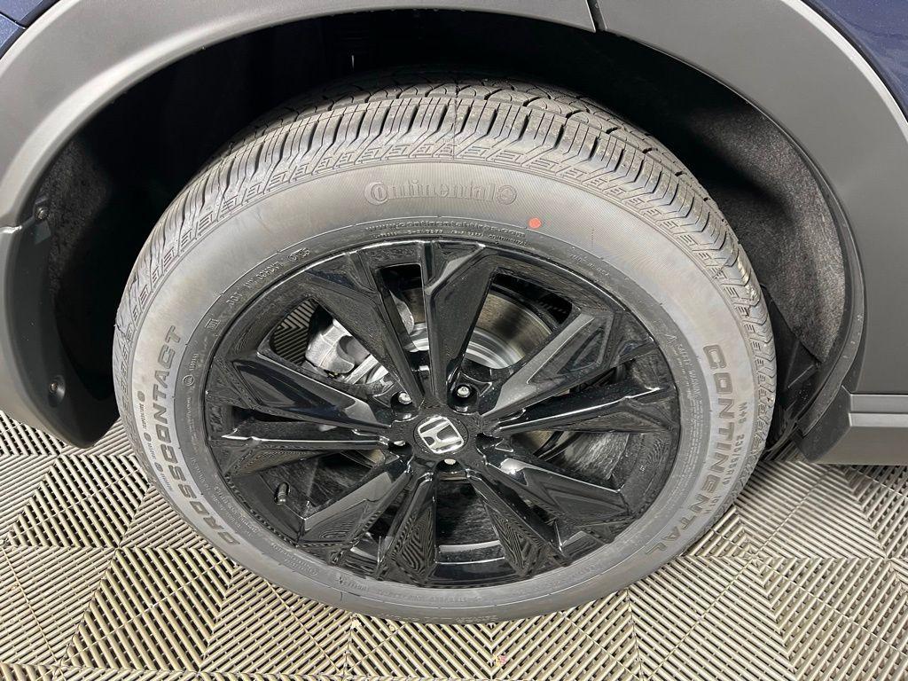 new 2026 Honda CR-V Hybrid car, priced at $43,700