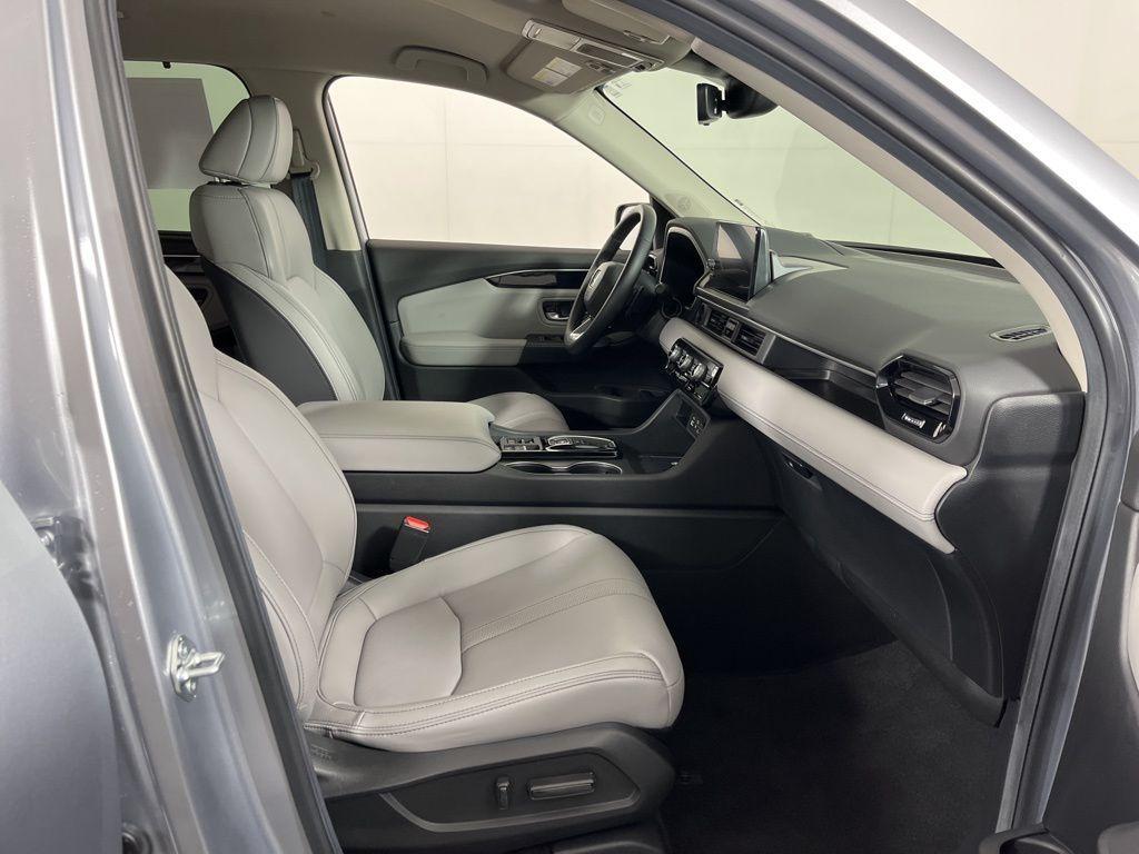 used 2025 Honda Pilot car, priced at $42,923