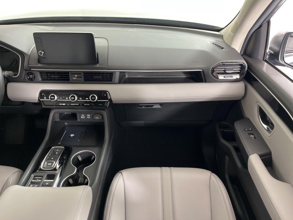 used 2025 Honda Pilot car, priced at $42,923