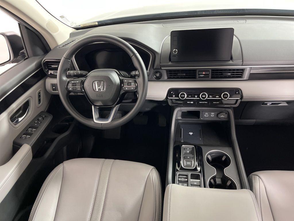 used 2025 Honda Pilot car, priced at $42,923