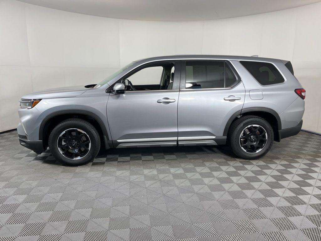 used 2025 Honda Pilot car, priced at $42,923