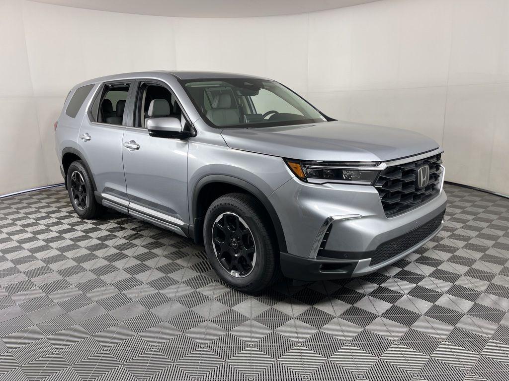 used 2025 Honda Pilot car, priced at $42,923