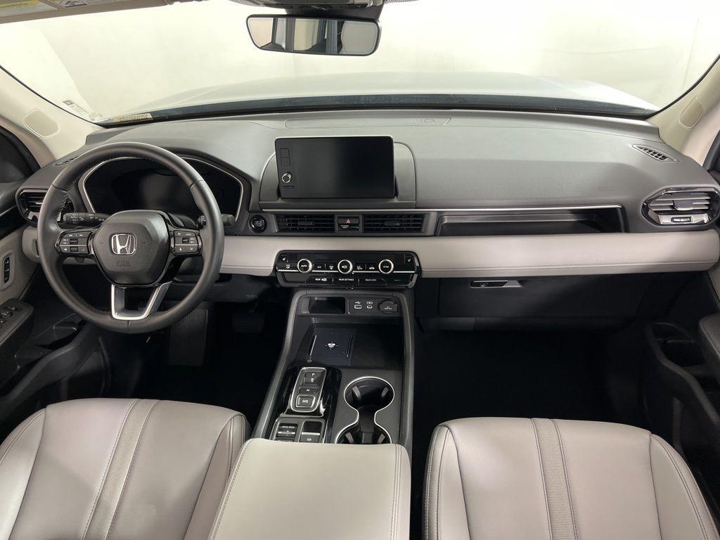 used 2025 Honda Pilot car, priced at $42,923