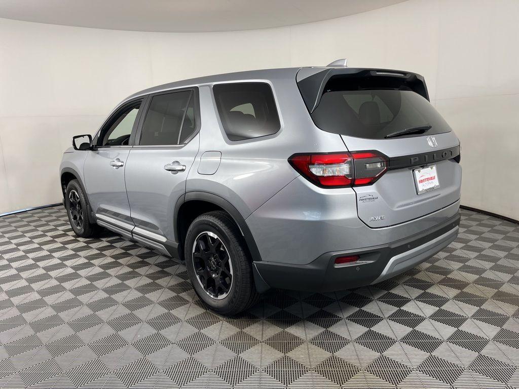 used 2025 Honda Pilot car, priced at $42,923
