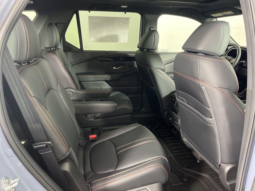 new 2025 Honda Pilot car, priced at $51,830
