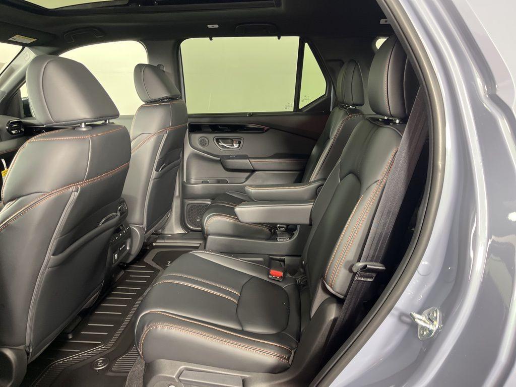 new 2025 Honda Pilot car, priced at $51,830