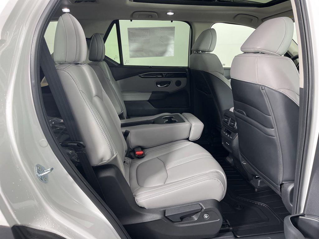 new 2025 Honda Pilot car, priced at $51,450