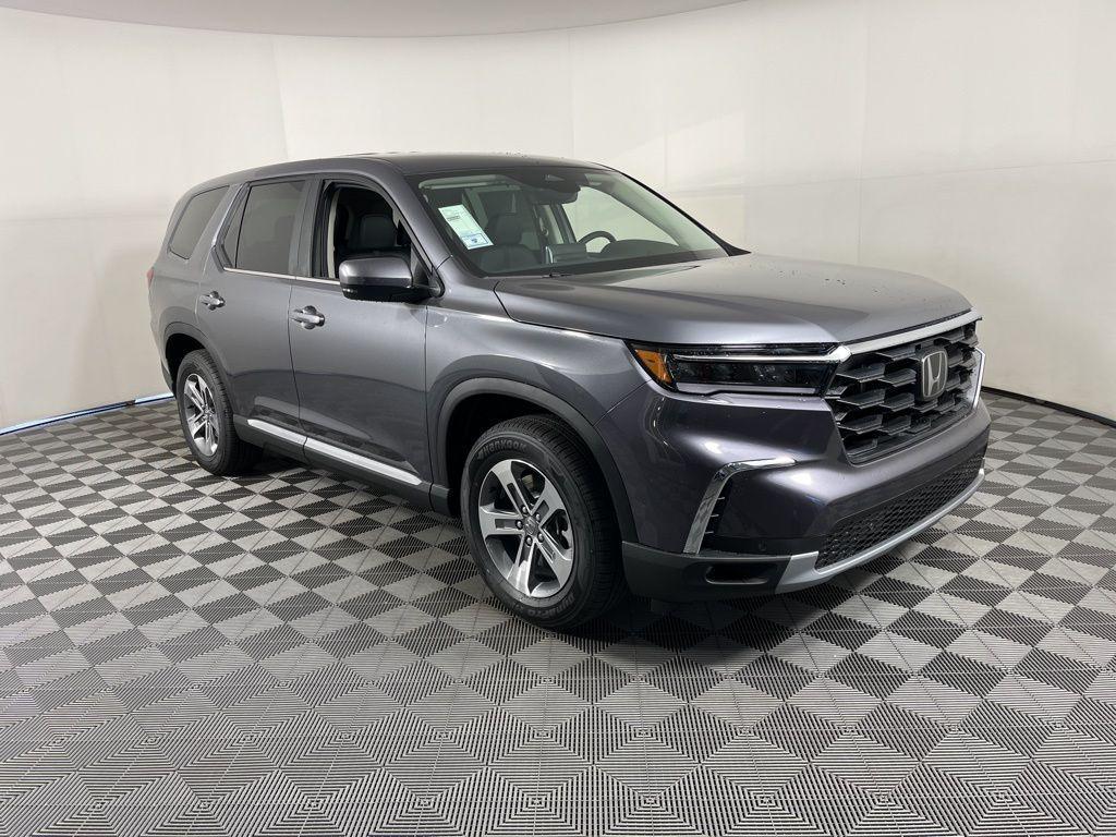 new 2025 Honda Pilot car, priced at $45,625