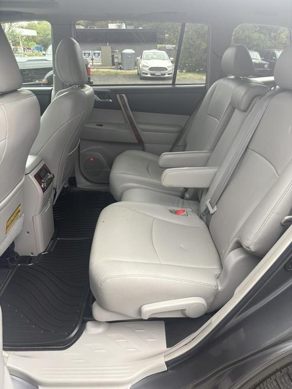 used 2012 Toyota Highlander car, priced at $13,900