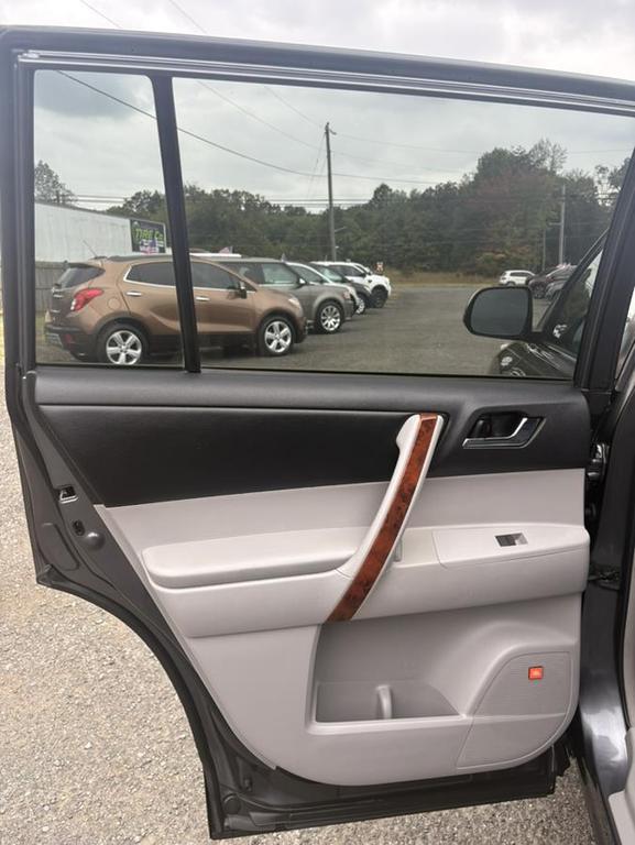used 2012 Toyota Highlander car, priced at $13,900
